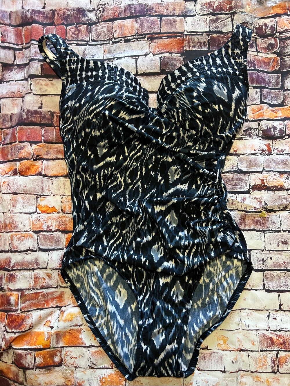 Miraclesuit Escape Black/Blue-Gray/Ivory Printed Women’s One-Piece Swim